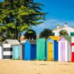 cabines de plage colorées sur l'ile d’Oléron