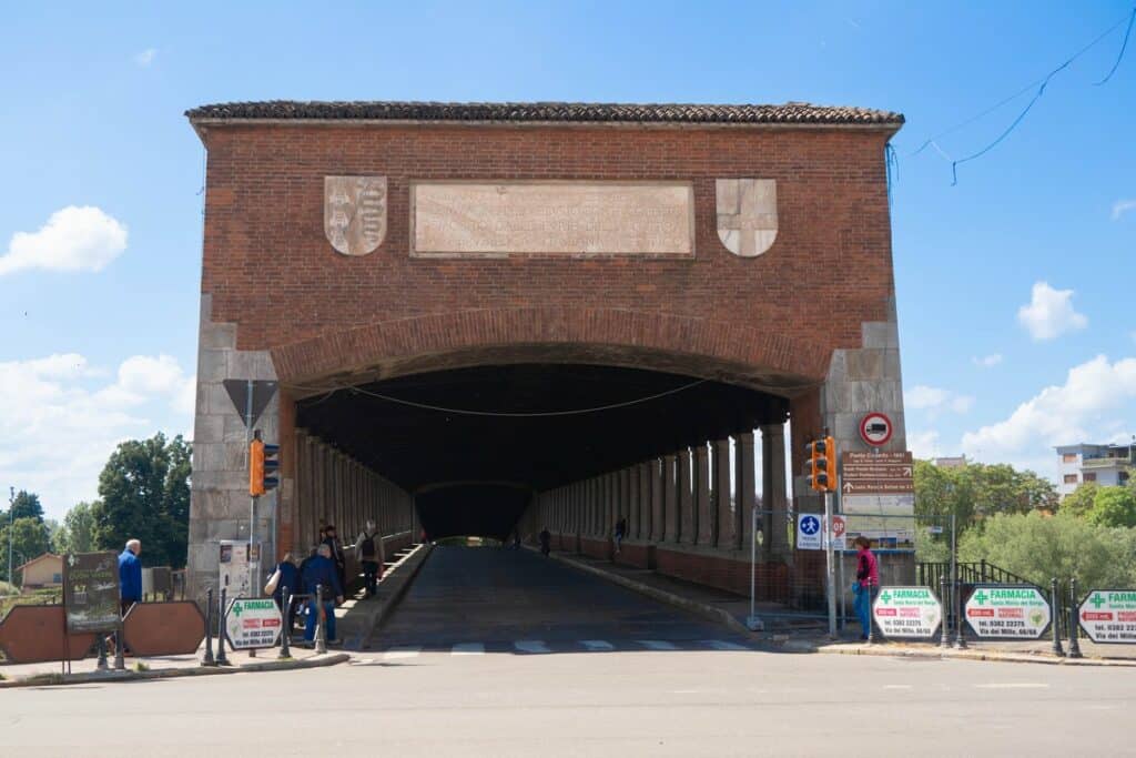 entrée du pont couvert