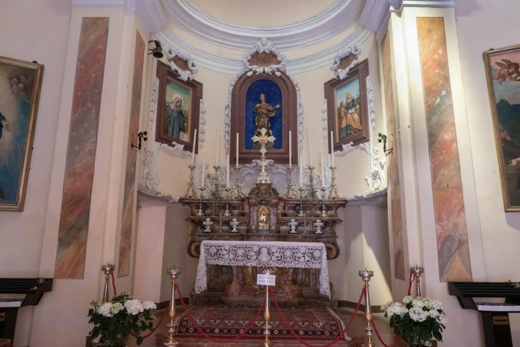 intérieur chiesa dei bianchi