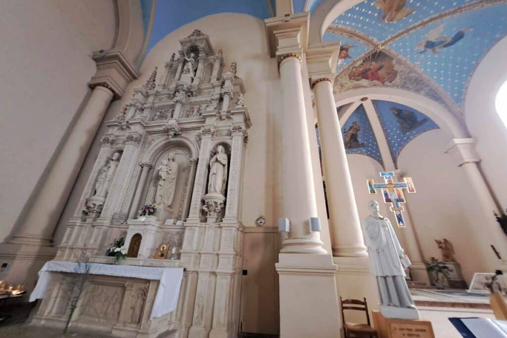 intérieur église de monfort sur meu