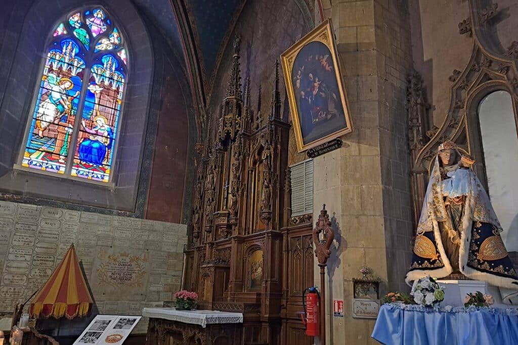 Basilique Notre-Dame-de-la-Guerche intérieur