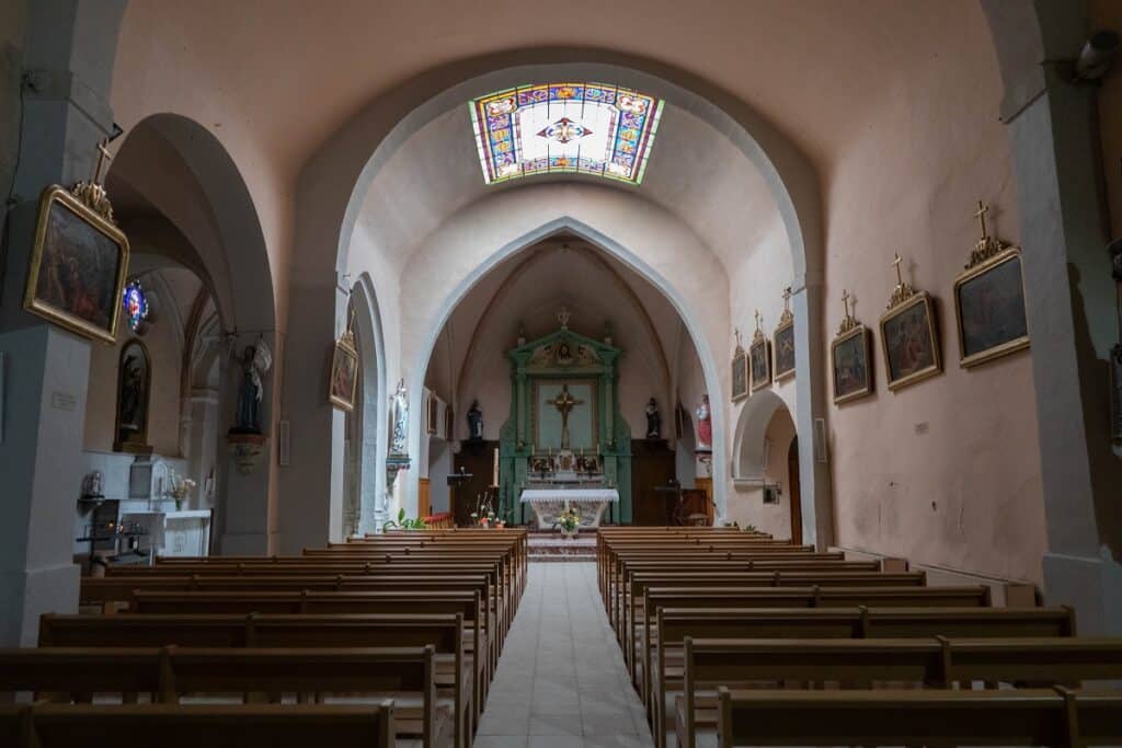 intérieur église Saint Jacques Le Majeur