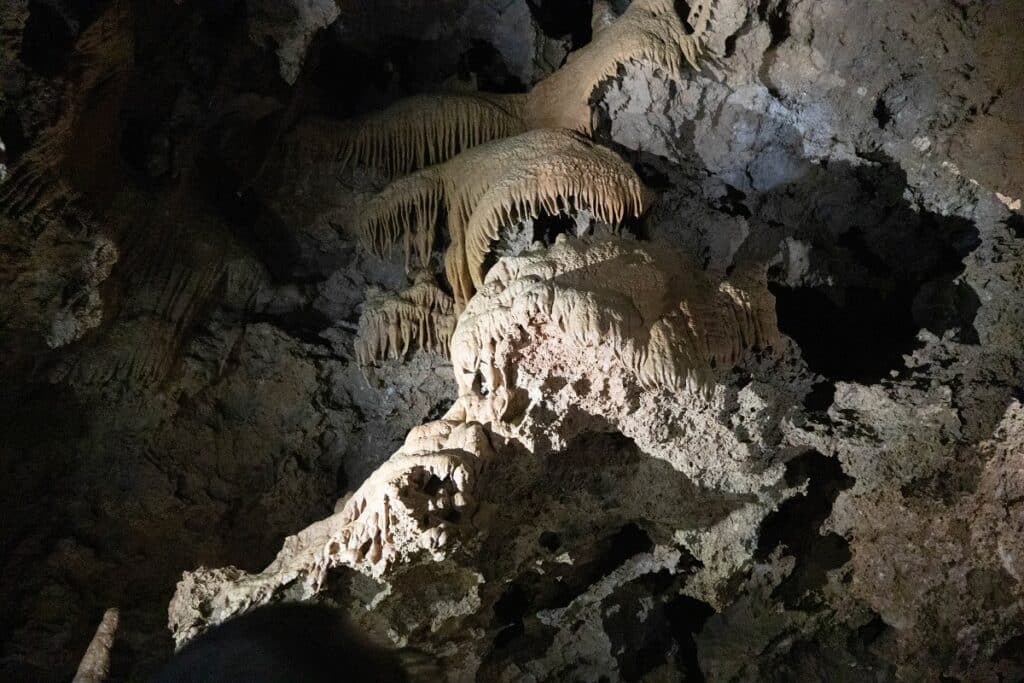 visiter la grotte de clamousse