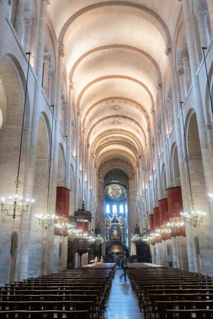 intérieur basilique saint sernin