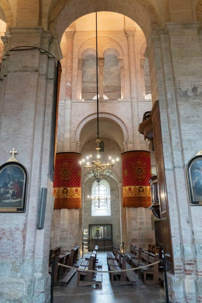 intérieur basilique saint sernin