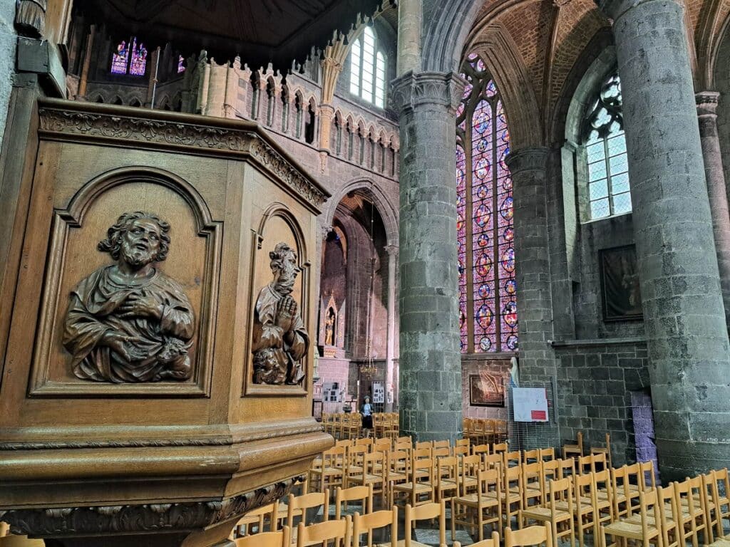 intérieur église dinant