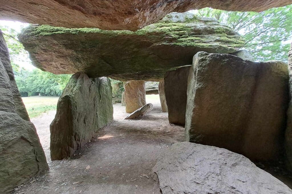 intérieur du dolmen