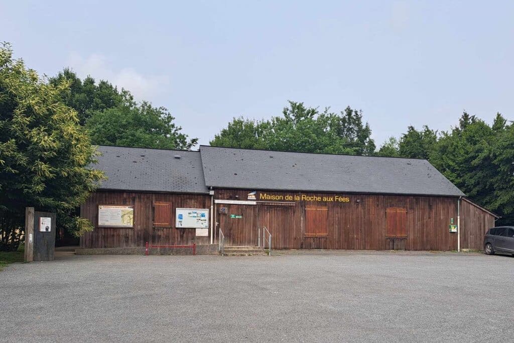 maison de la roche aux fées