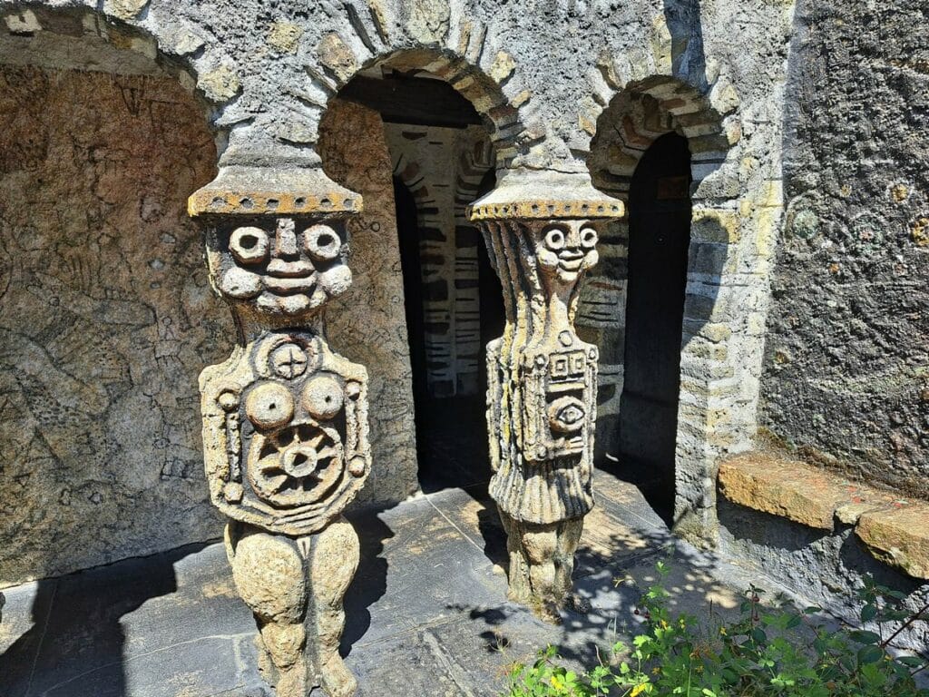 sculptures au musée robert tatin