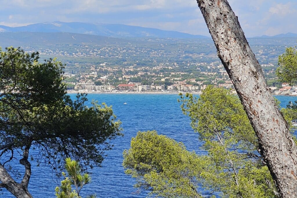 vue sur la mer depuis la pointe grenier