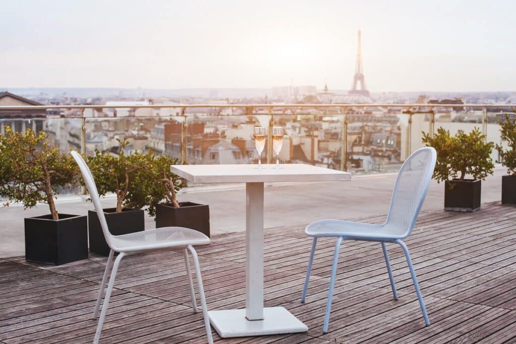 Pourquoi opter pour un hôtel avec rooftop à Paris