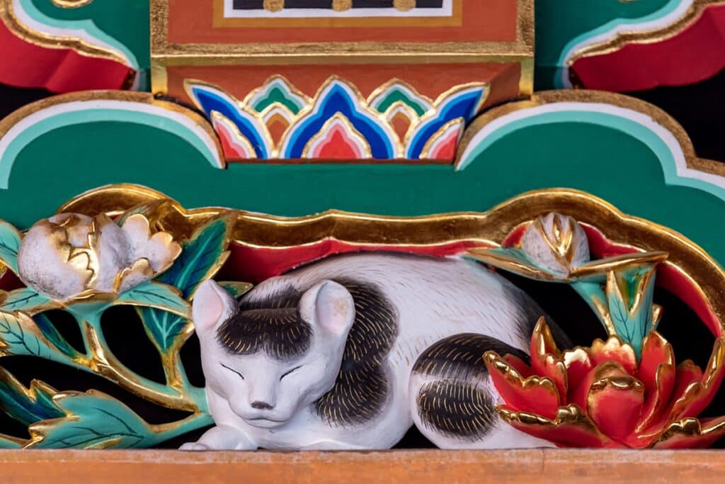 sculpture du chat endormi