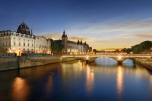 Pourquoi opter pour un dîner croisière à Paris
