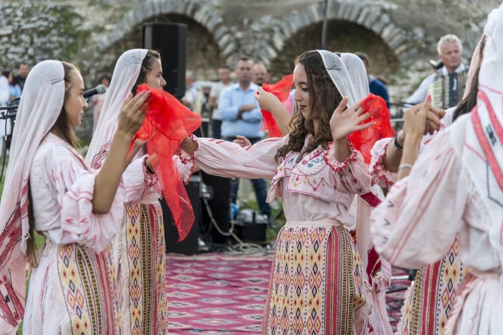 danse folklorique en Albanie