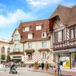 Découverte de Deauville : un voyage entre luxe et détente