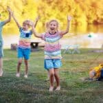 enfants dans un camping à Sommières