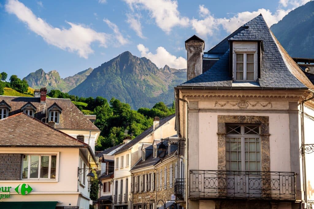 belles maisons dans le centre de Luz Saint Sauveur