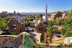 Séjour linguistique ou colonie en Espagne : quelle option privilégier ?