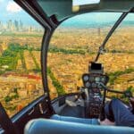 hélicoptère survolant Paris