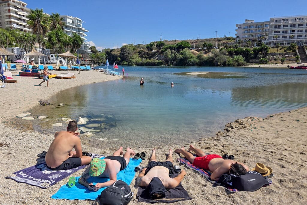 petit étang de mango beach à saranda