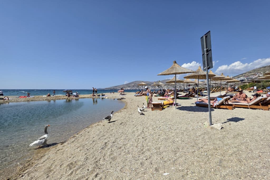 belle plage de mango beach à saranda