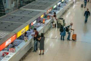 Location voiture aéroport : comment économiser dès votre arrivée ?