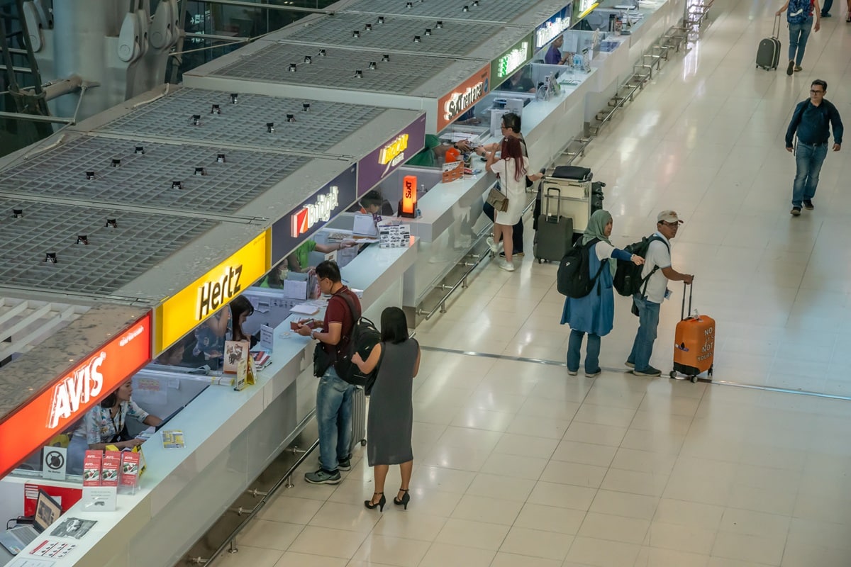 Location voiture aéroport : comment économiser dès votre arrivée ?