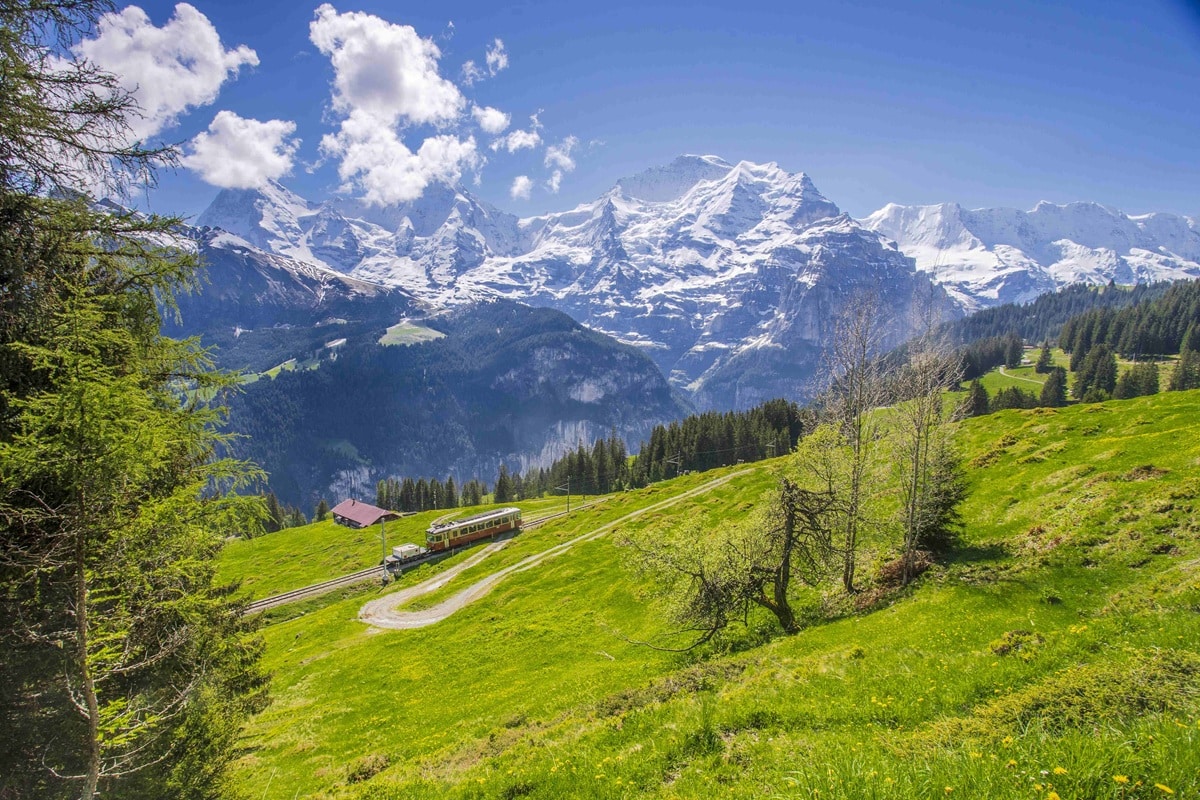 Découvrir les paysages alpins : une journée à vélo à travers Verbier