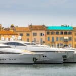 yachts dans la marina de Saint-Tropez