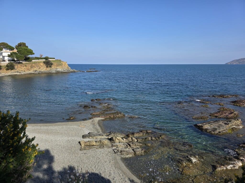 côte rocheuse de Llança