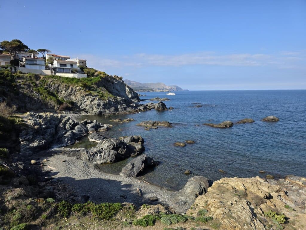 côte rocheuse de Llança