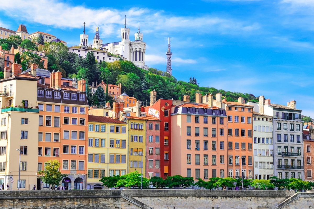 vue sur Lyon et ses maisons colorées