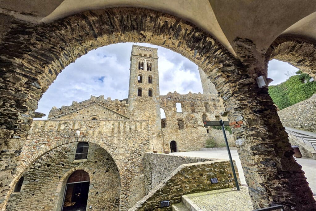 vue sur le monastère Sante Pere de Rodes(1)