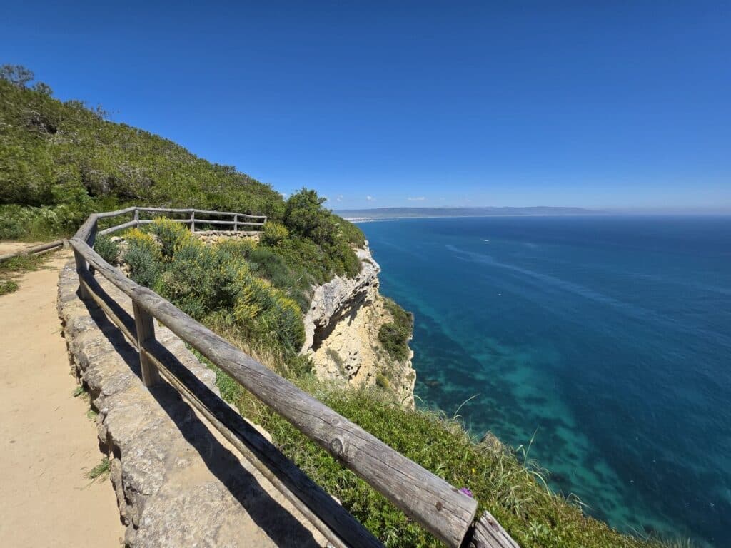 sentier au bord de la falaise de Barbate