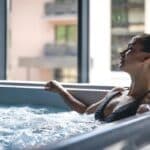 femme dans un spa