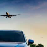 voiture partant de l'aéroport de Cayenne
