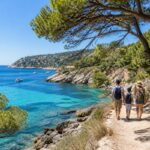 promenade en famille sur la côte des Bouches-du-Rhône