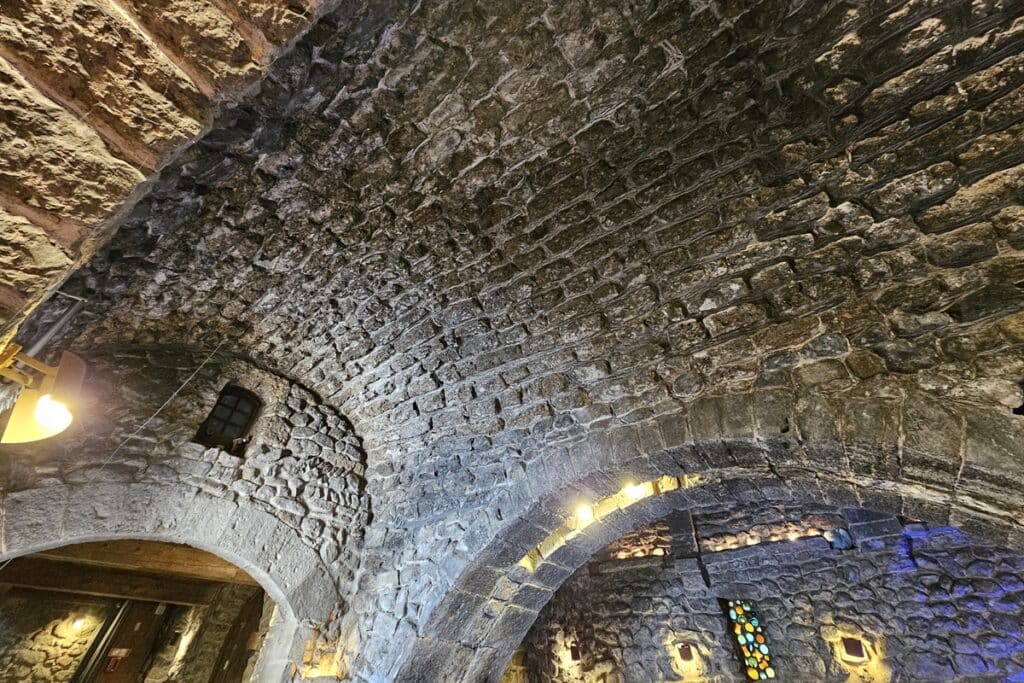 intérieur chapelle notre dame de Pépiole