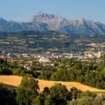 ville de gap et montagnes