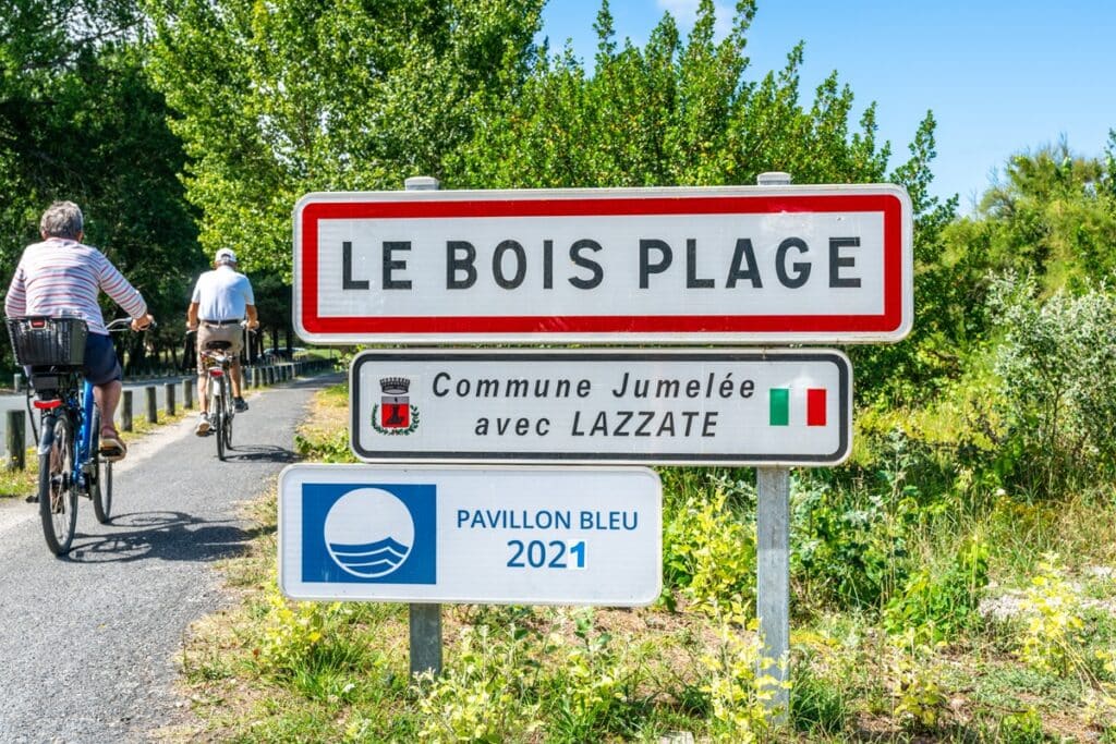 cyclistes sur une piste à Le Bois-Plage-en-Ré