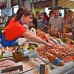 famille au marché de Brétignolles-sur-Mer