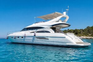 magnifique yacht acheté d'occasion en mer