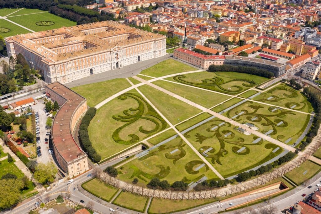 palais royal de Caserte vu depuis le ciel