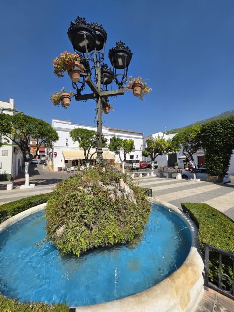 La Plaza de la Constitución à El Bosque