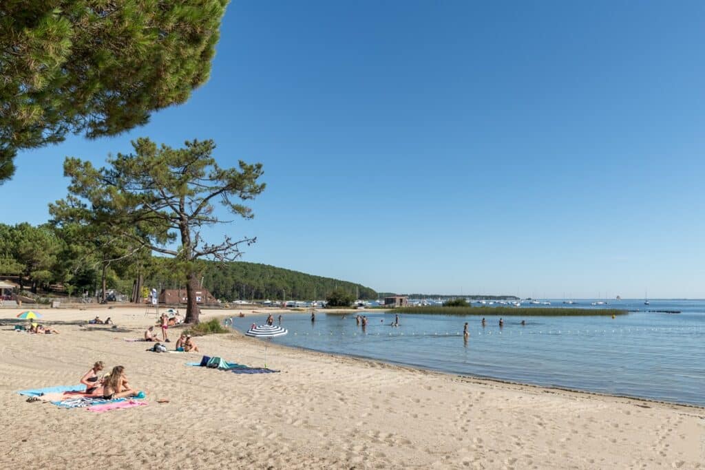 plage de Maubuisson autour du lac