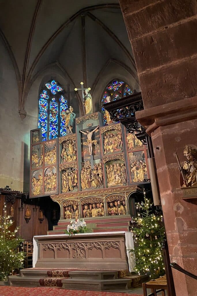 retable de la passion dans l'église Sainte-Croix