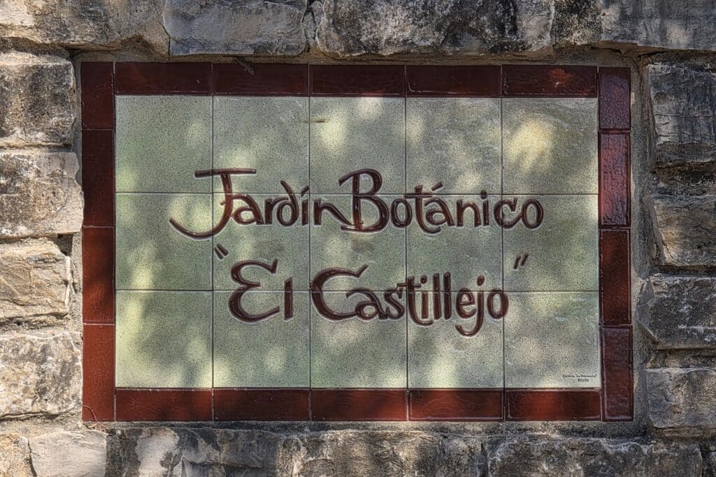 panneau d'entrée au jardin botanique El Castillejo