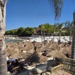 parasols sur la plage de Ksamil