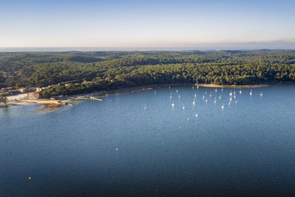 vue aérienne sur le lac d'Hourtin