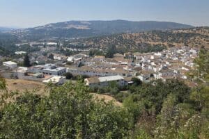 vue sur le village d'El Bosque depuis les hauteurs